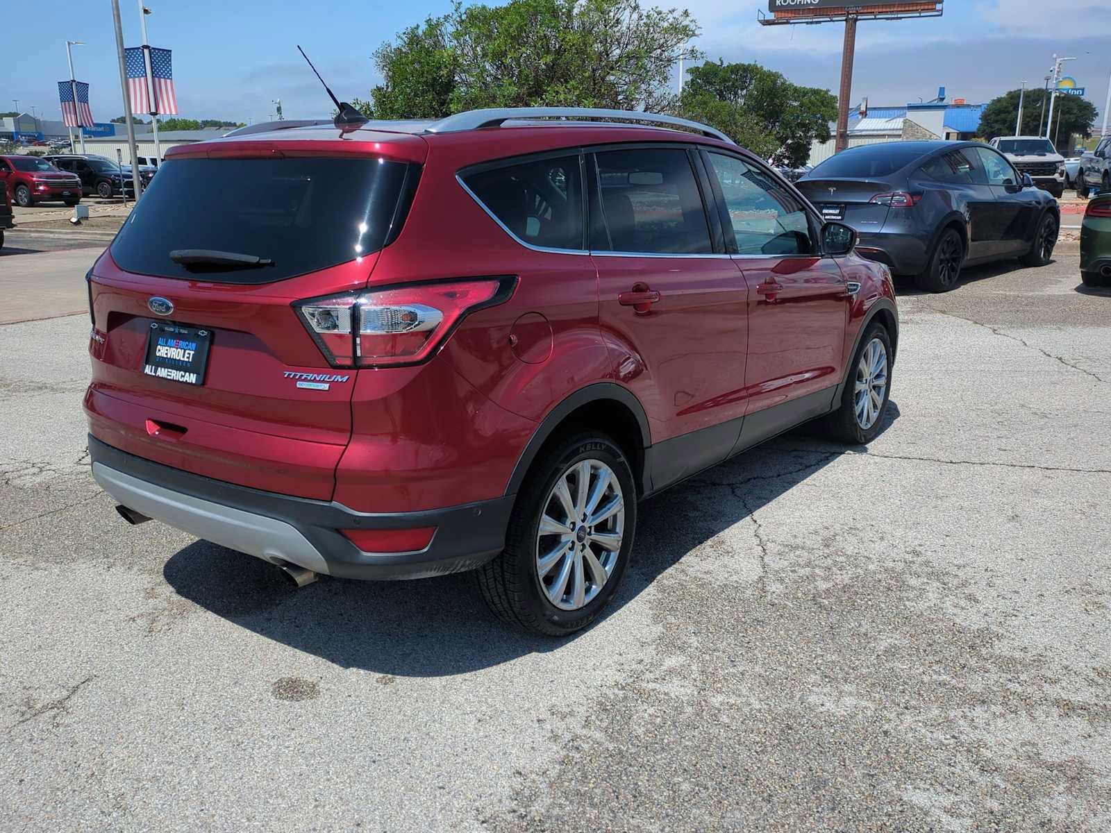 Used 2018 Ford Escape Titanium w/ Ford Safe & Smart Package FWD image 8