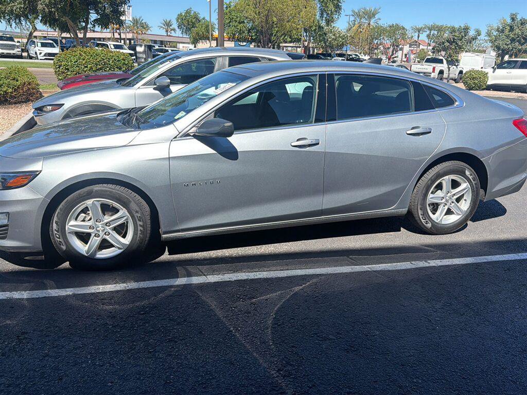 Used 2024 Chevrolet Malibu LS FWD image 2