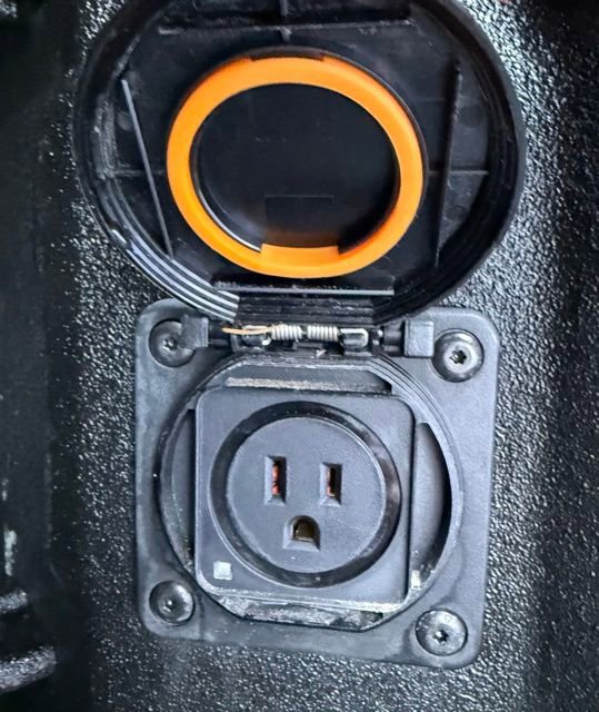 Used 2023 GMC Sierra 1500 AT4X image 9