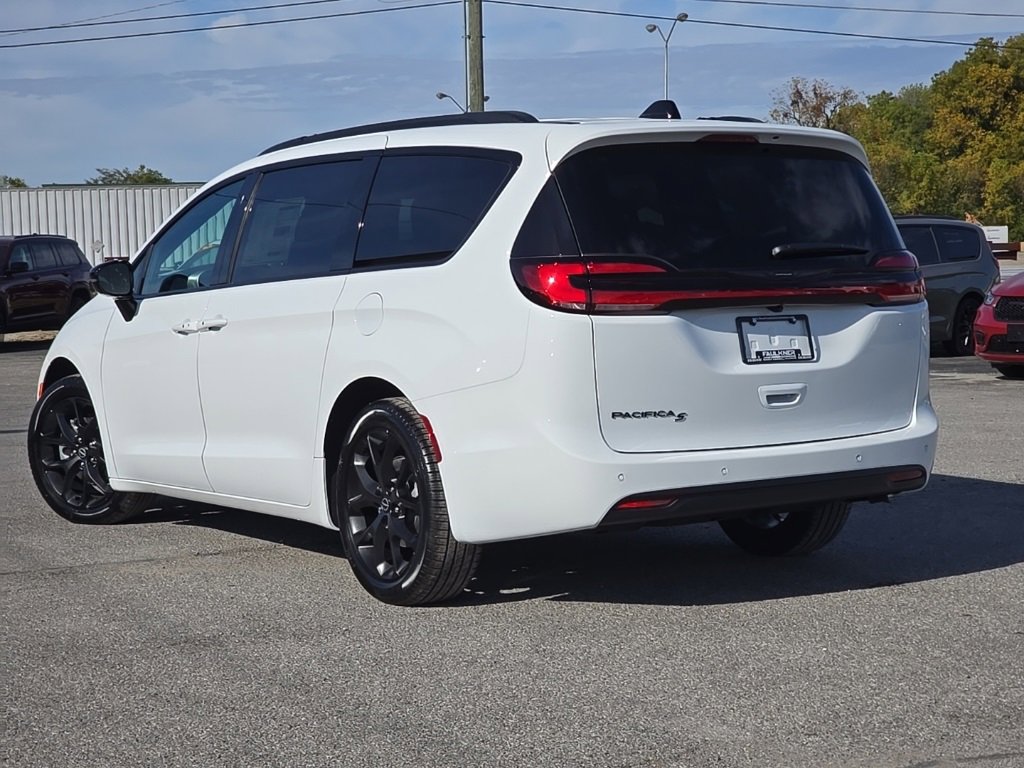 New 2026 Chrysler Pacifica Select image 5