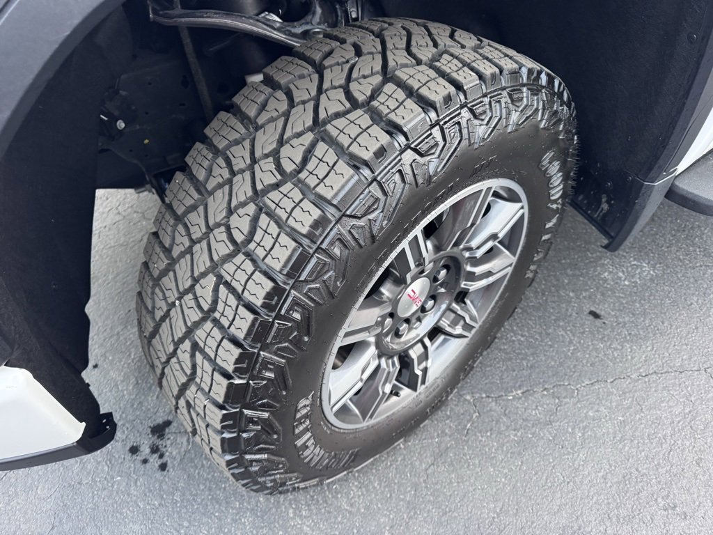 Used 2024 GMC Sierra 1500 AT4 w/ Technology Package image 13