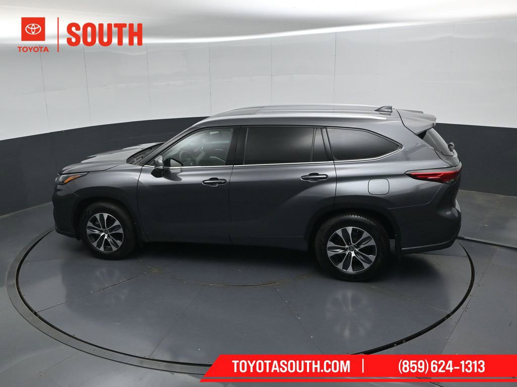 Used 2022 Toyota Highlander XLE AWD/4WD image 53