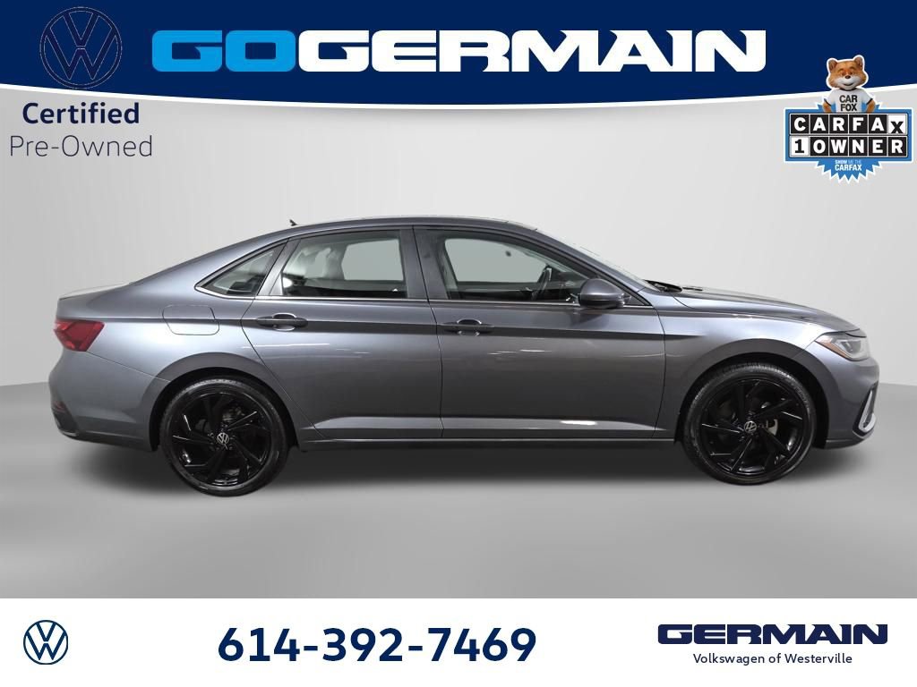 Certified 2025 Volkswagen Jetta SE w/ Sunroof Package image 6