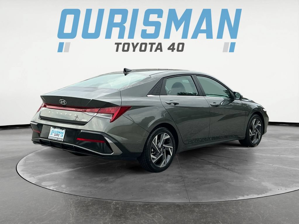 Used 2025 Hyundai Elantra Limited FWD image 7