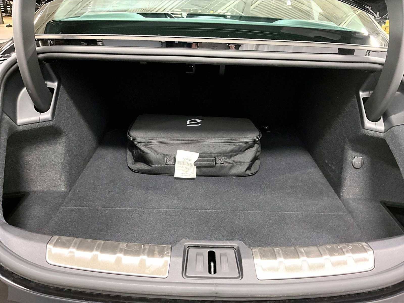 Used 2025 Porsche Taycan image 38