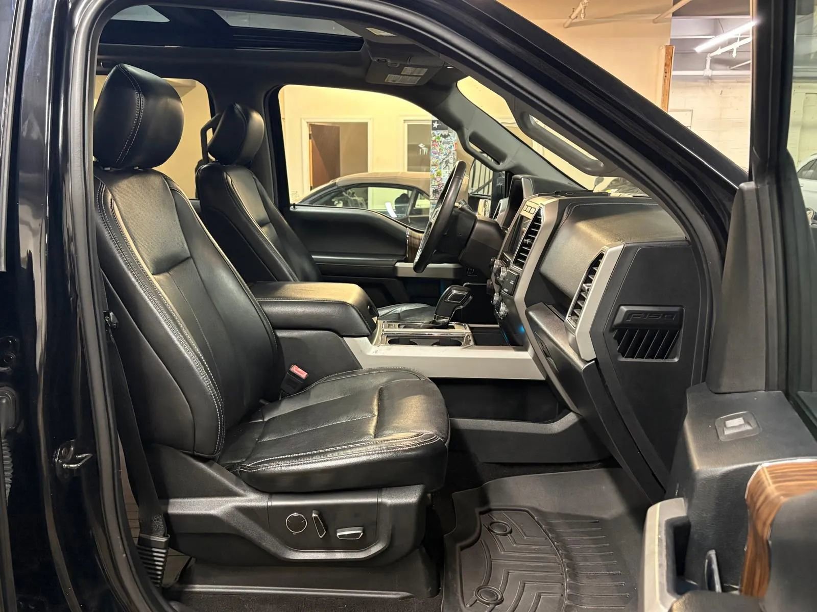 Used 2018 Ford F150 Lariat w/ Equipment Group 502A Luxury AWD/4WD image 21