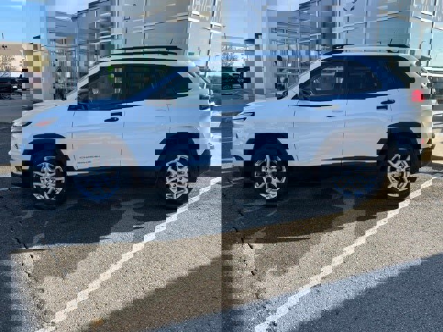 Used 2017 Jeep Cherokee Sport image 2