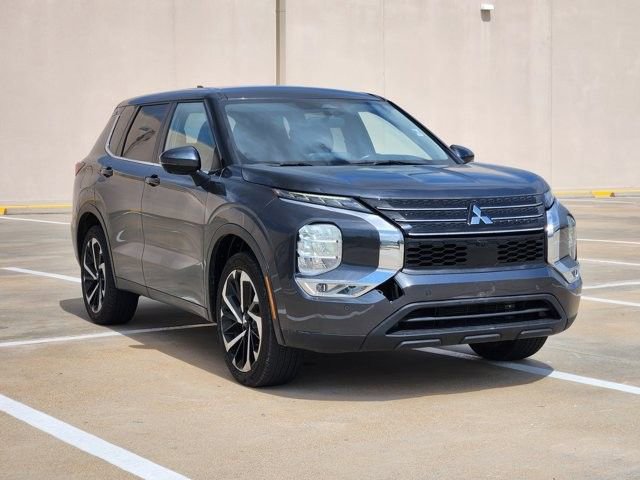 Used 2024 Mitsubishi Outlander SE FWD image 3