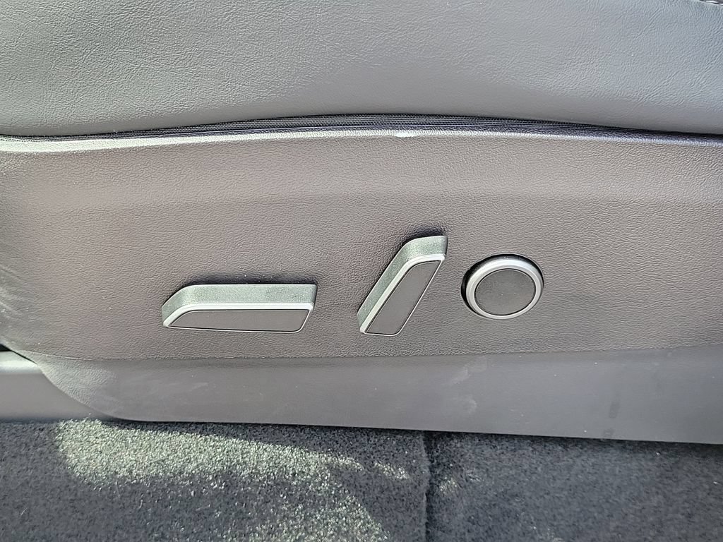 Used 2022 Tesla Model Y Performance AWD/4WD image 28