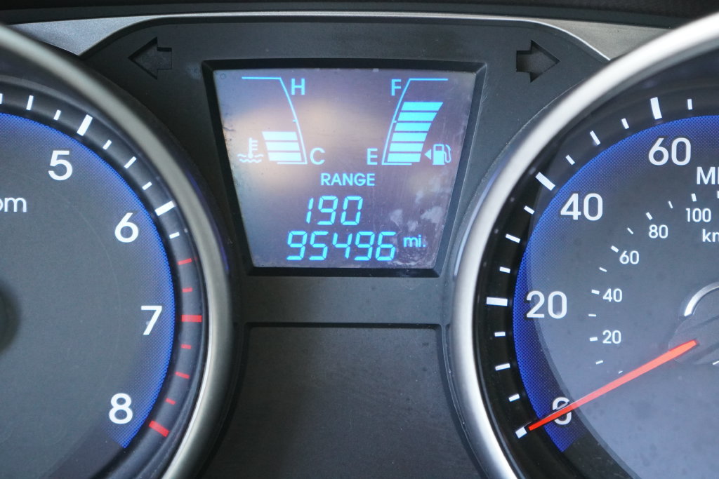 Used 2010 Hyundai Tucson GLS FWD image 19