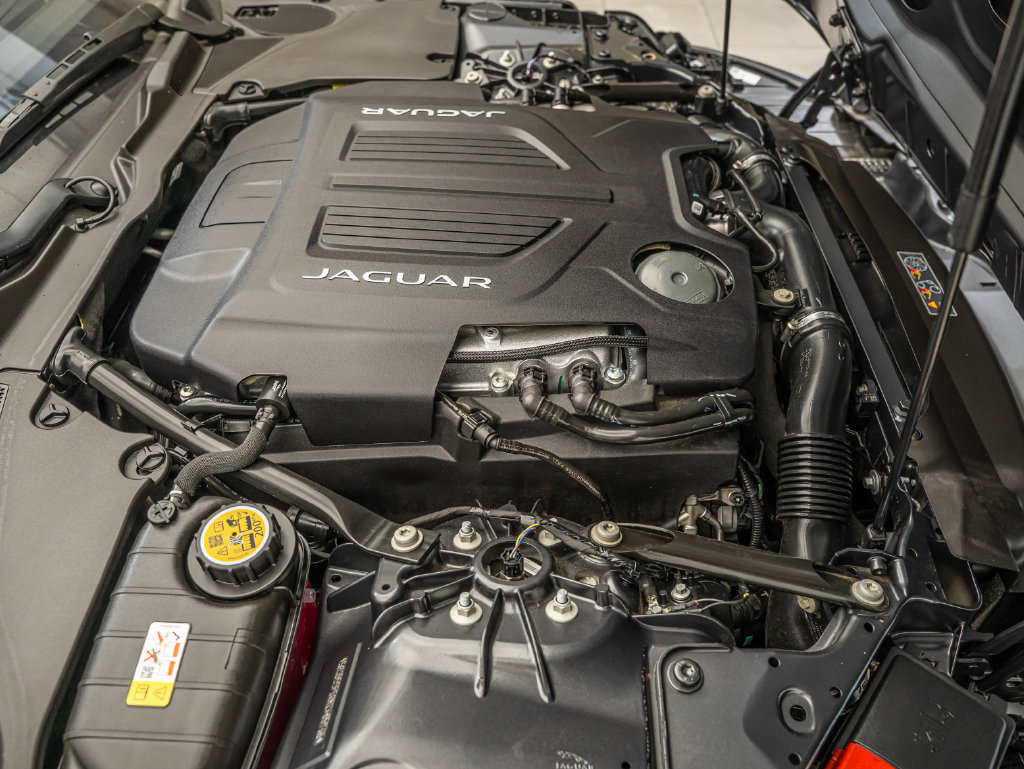 Used 2024 Jaguar F-TYPE R AWD/4WD image 49