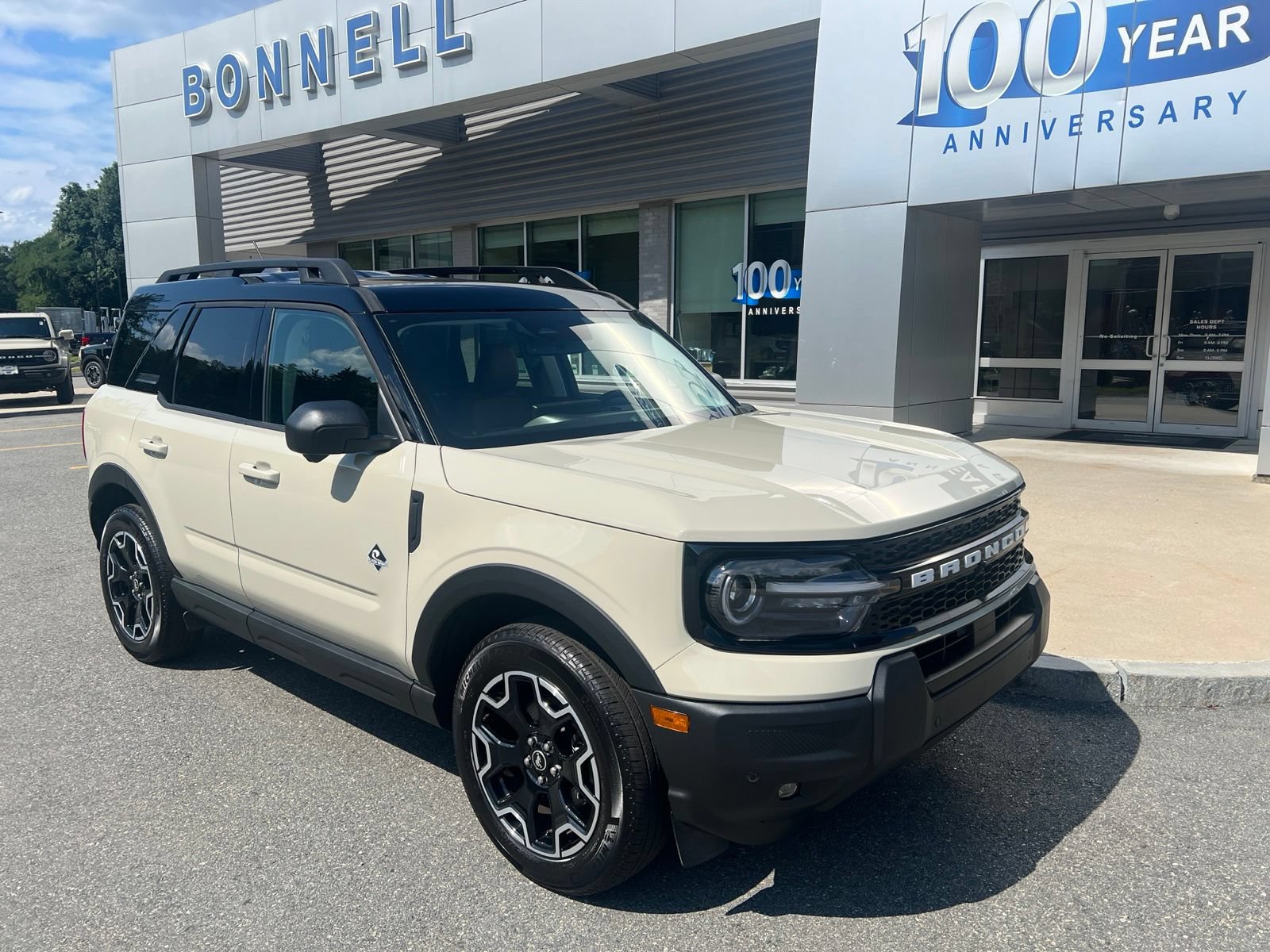 Used 2025 Ford Bronco Sport Outer Banks w/ Outer Banks Tech Package+ AWD/4WD image 1