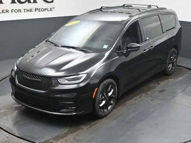 Used 2023 Chrysler Pacifica Touring-L w/ S Appearance Package FWD image 45
