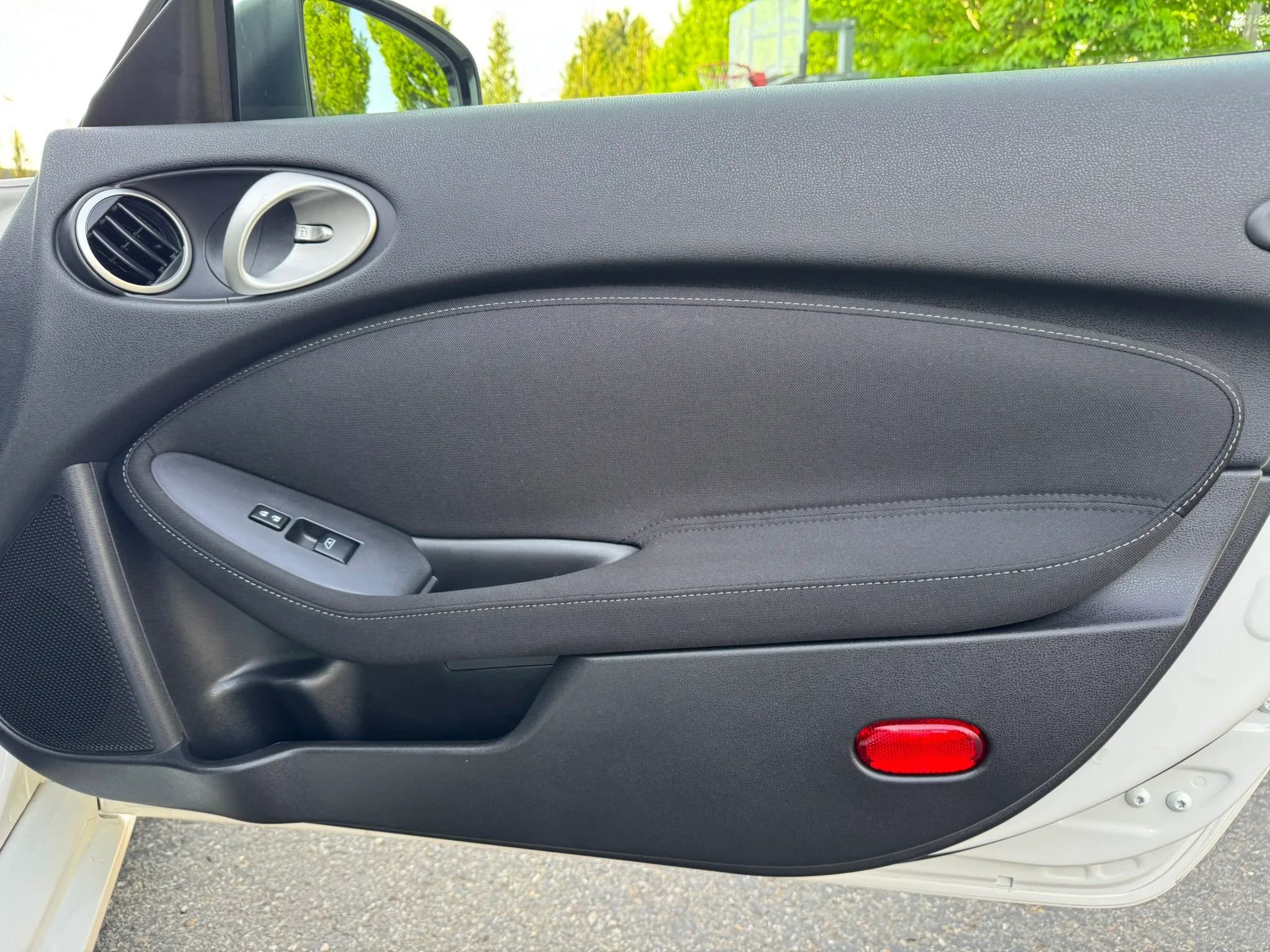 Used 2015 Nissan 370Z Roadster RWD image 38