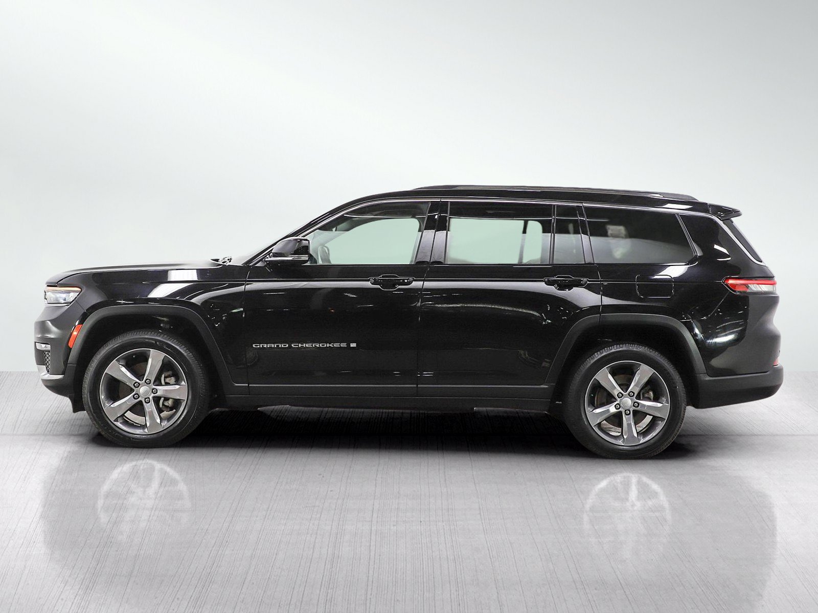 Used 2021 Jeep Grand Cherokee L Limited AWD/4WD image 2