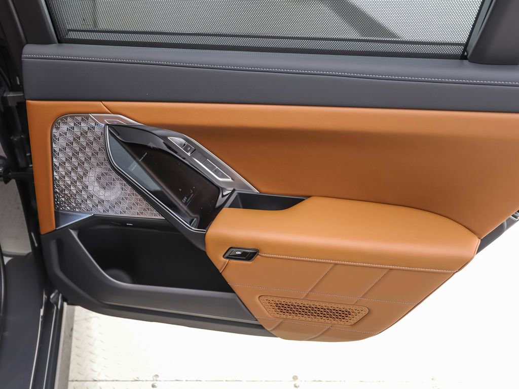 New 2026 BMW 750e xDrive image 24