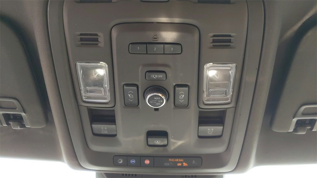 Used 2022 Cadillac Escalade ESV Premium Luxury w/ Performance Package image 18