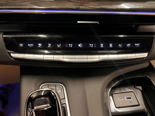 Used 2023 Cadillac Escalade Premium Luxury w/ Performance Package AWD/4WD image 39
