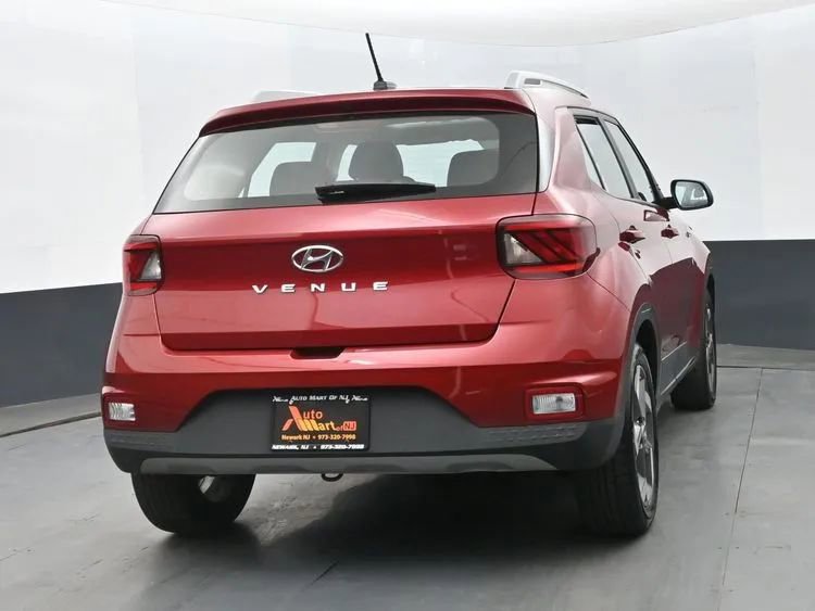 Used 2025 Hyundai Venue SEL image 8