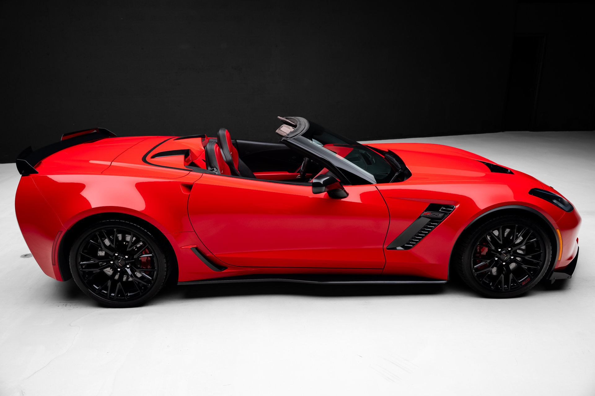 Used 2016 Chevrolet Corvette Z06 w/ 3LZ Preferred Equipment Group RWD image 34
