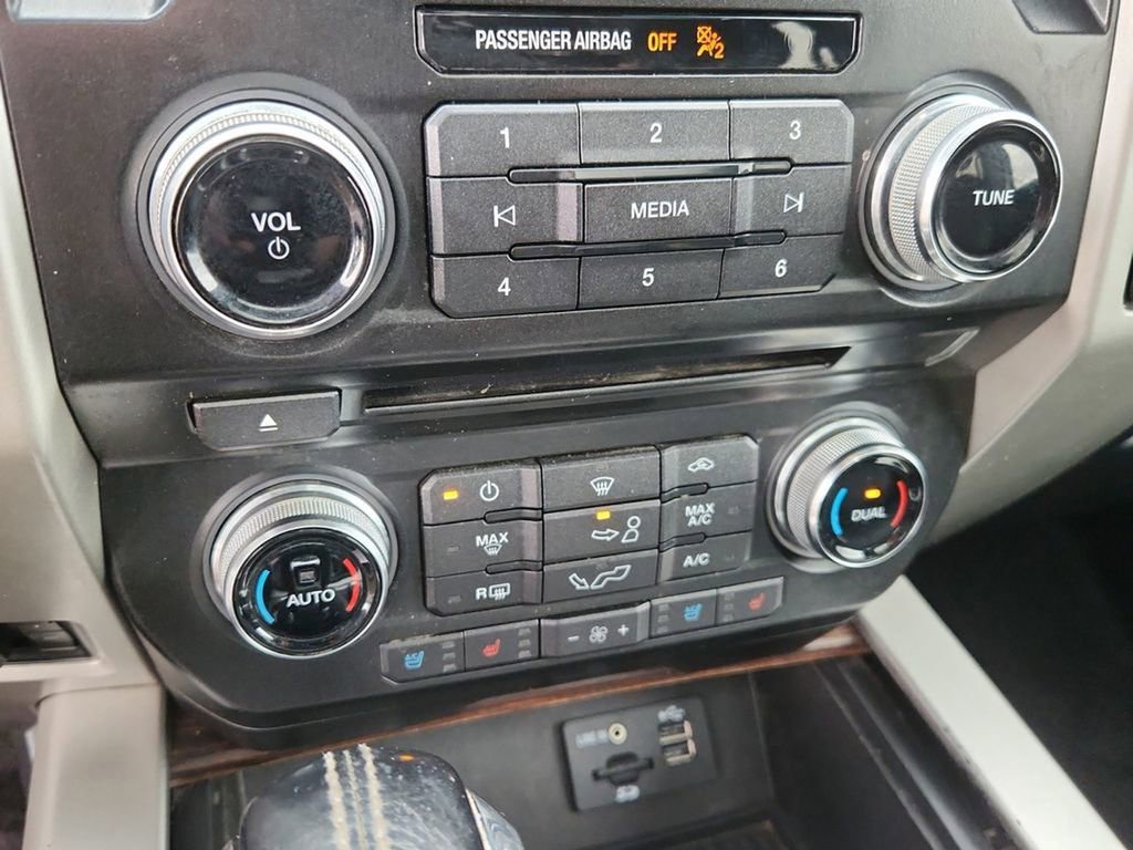 Used 2015 Ford F150 Lariat w/ Equipment Group 501A Mid image 26