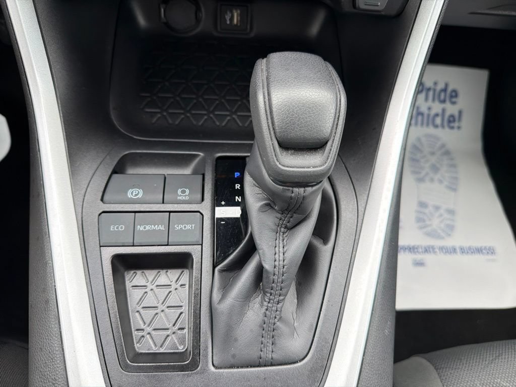 Used 2025 Toyota RAV4 XLE FWD image 24
