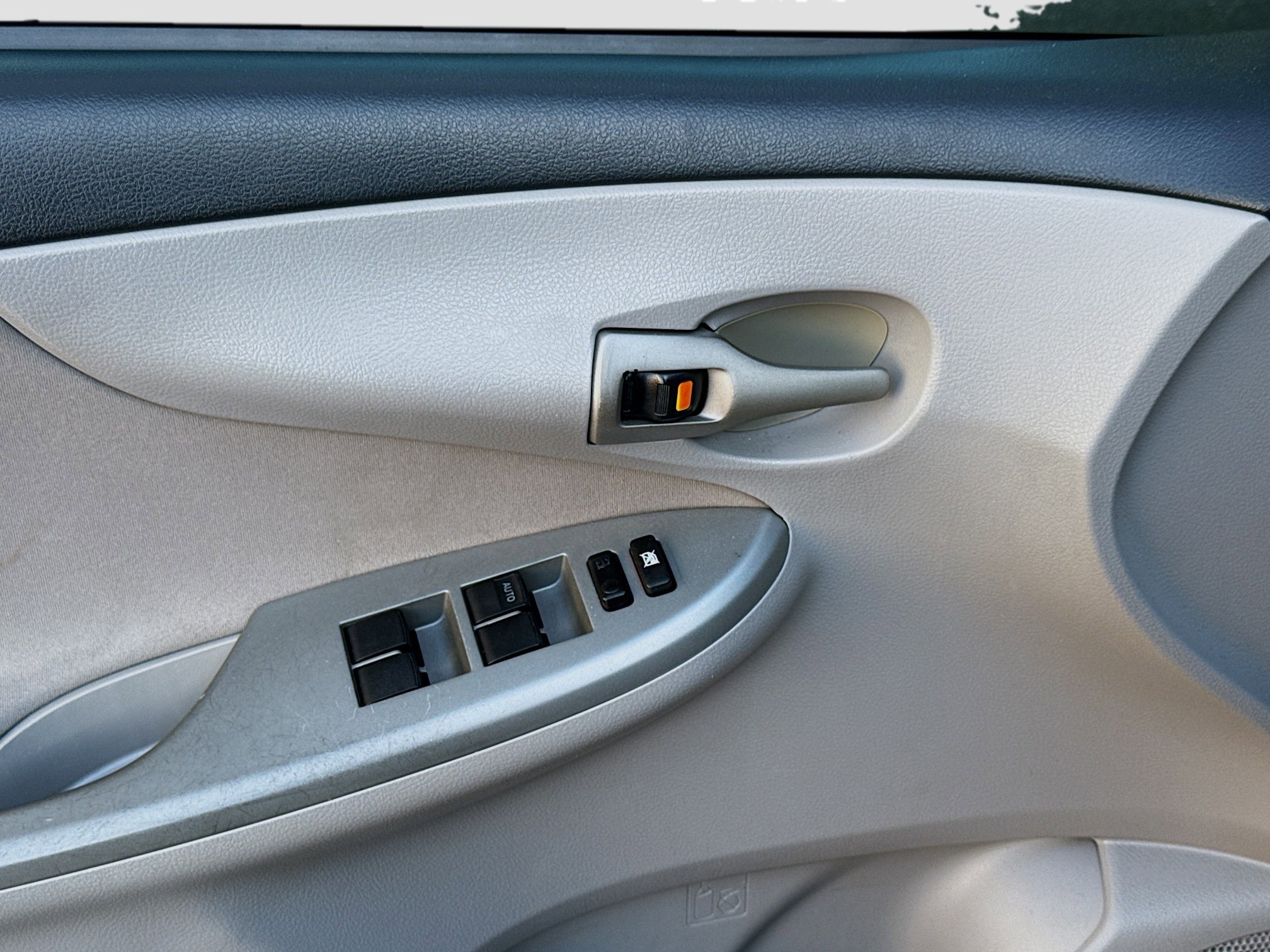 Used 2013 Toyota Corolla LE image 14