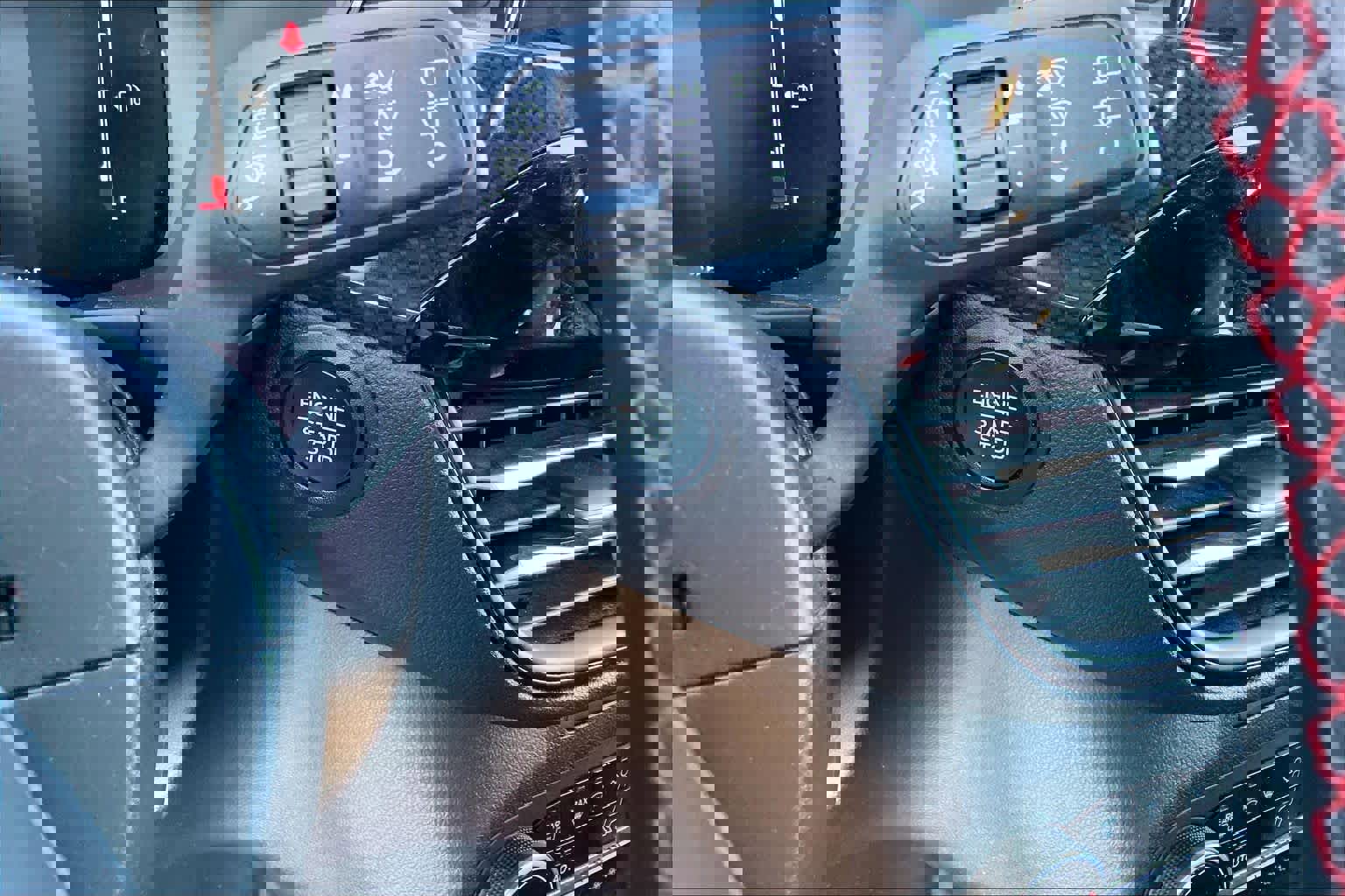 Used 2025 Ford Escape ST-Line AWD/4WD image 36