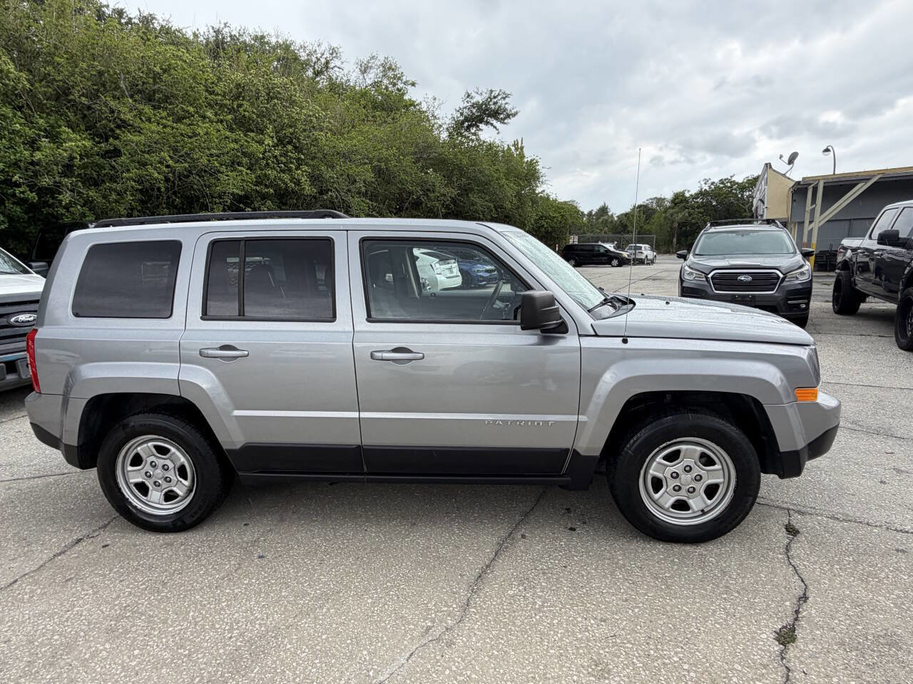 Used 2015 Jeep Patriot Sport w/ Power Value Group FWD image 4