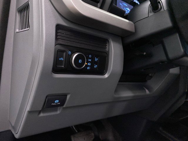 New 2025 Ford F550 4x4 Crew Cab image 24