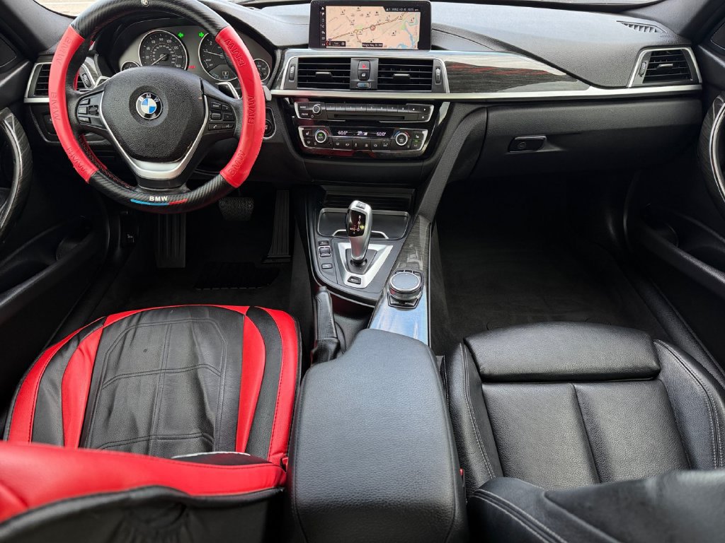 Used 2018 BMW 330e w/ Premium Package RWD image 17