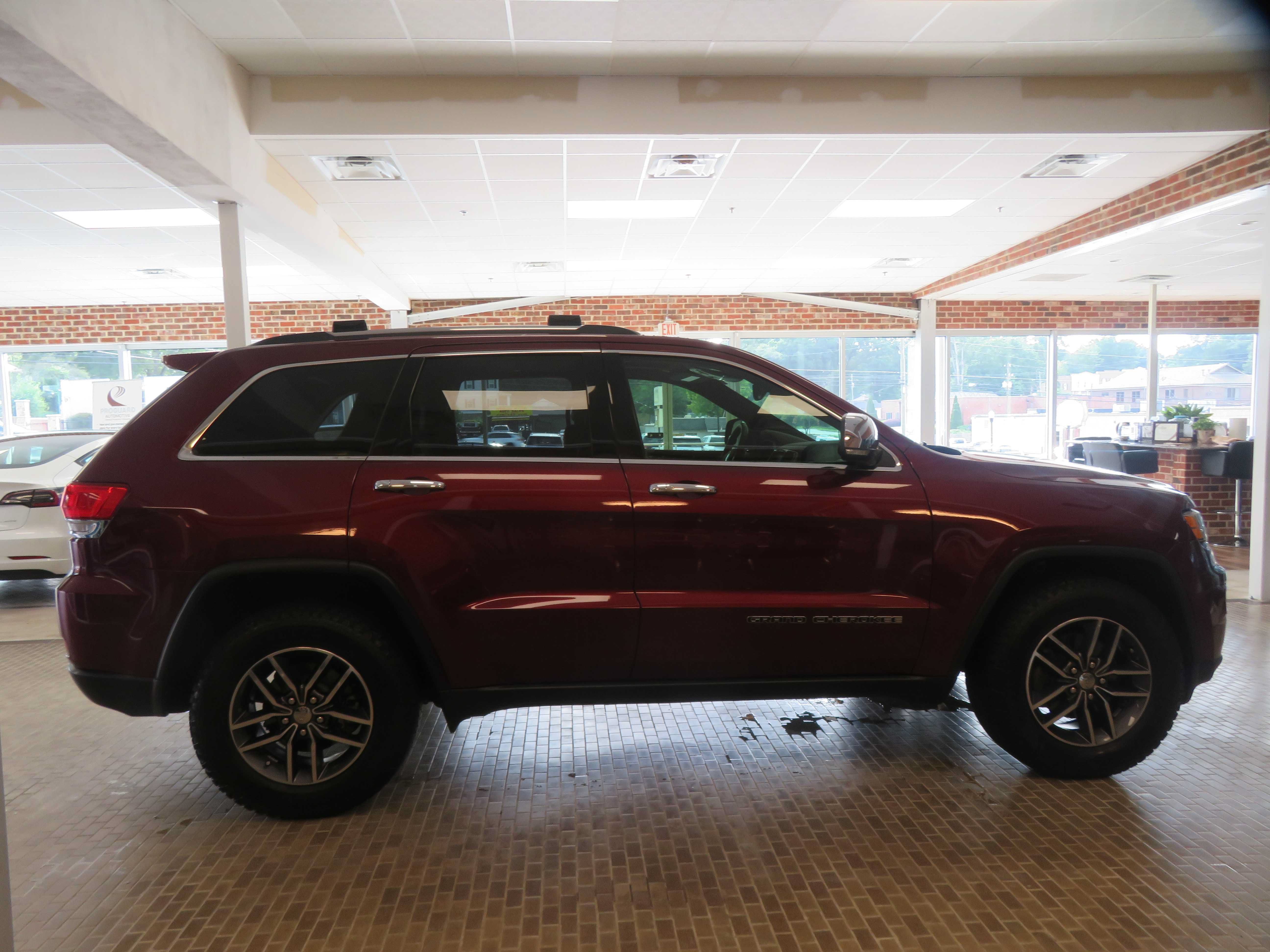 Used 2017 Jeep Grand Cherokee Limited AWD/4WD image 66