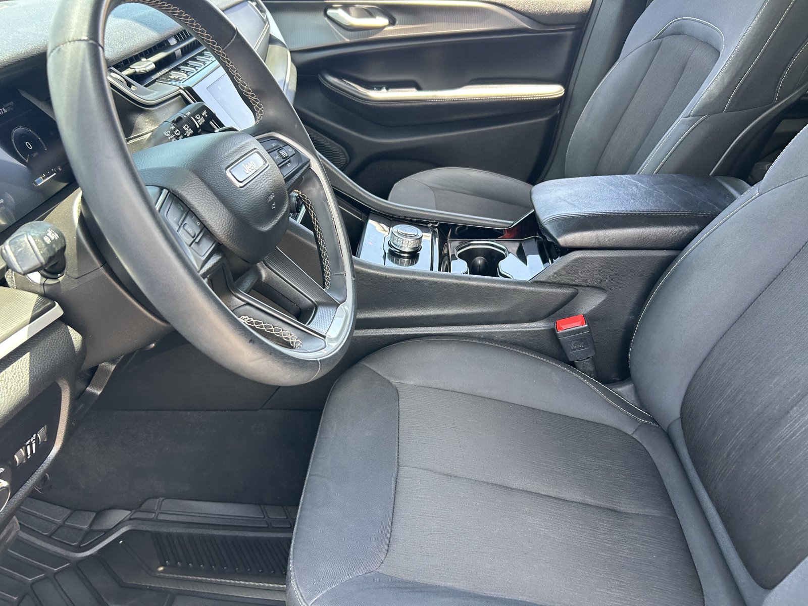 Used 2023 Jeep Grand Cherokee L Laredo RWD image 28