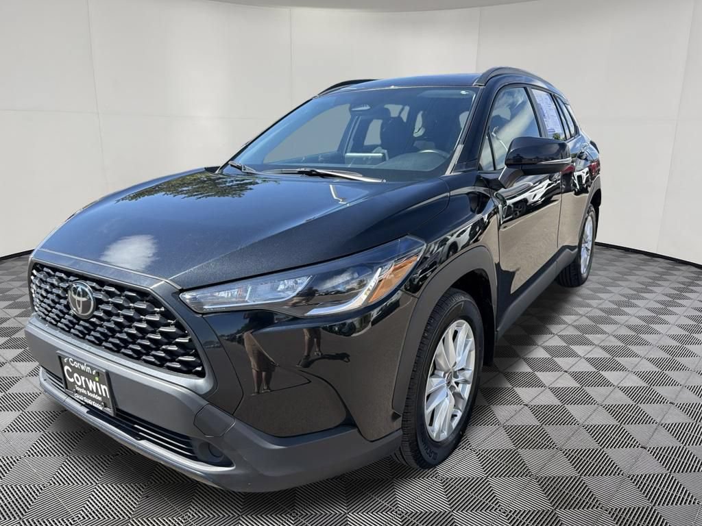 Used 2024 Toyota Corolla Cross LE AWD/4WD image 3