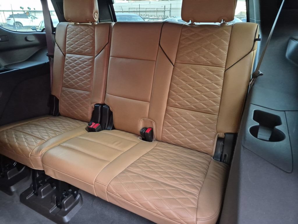 Used 2022 Cadillac Escalade Premium Luxury w/ Performance Package AWD/4WD image 26