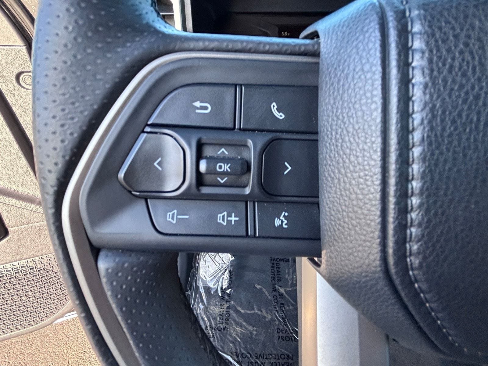Used 2025 Toyota 4Runner SR5 AWD/4WD image 24