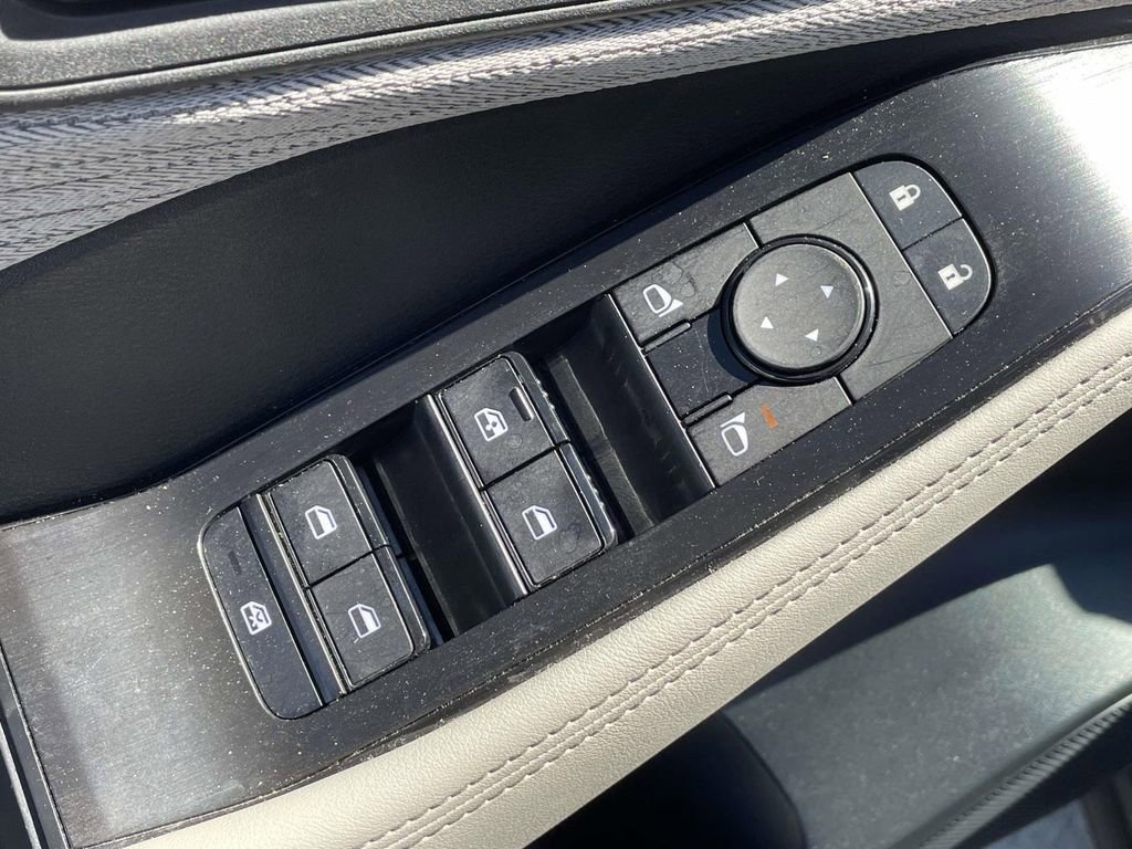 Used 2023 Nissan Rogue SV image 16