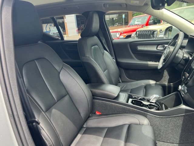 Used 2024 Volvo XC40 B5 Plus AWD/4WD image 27