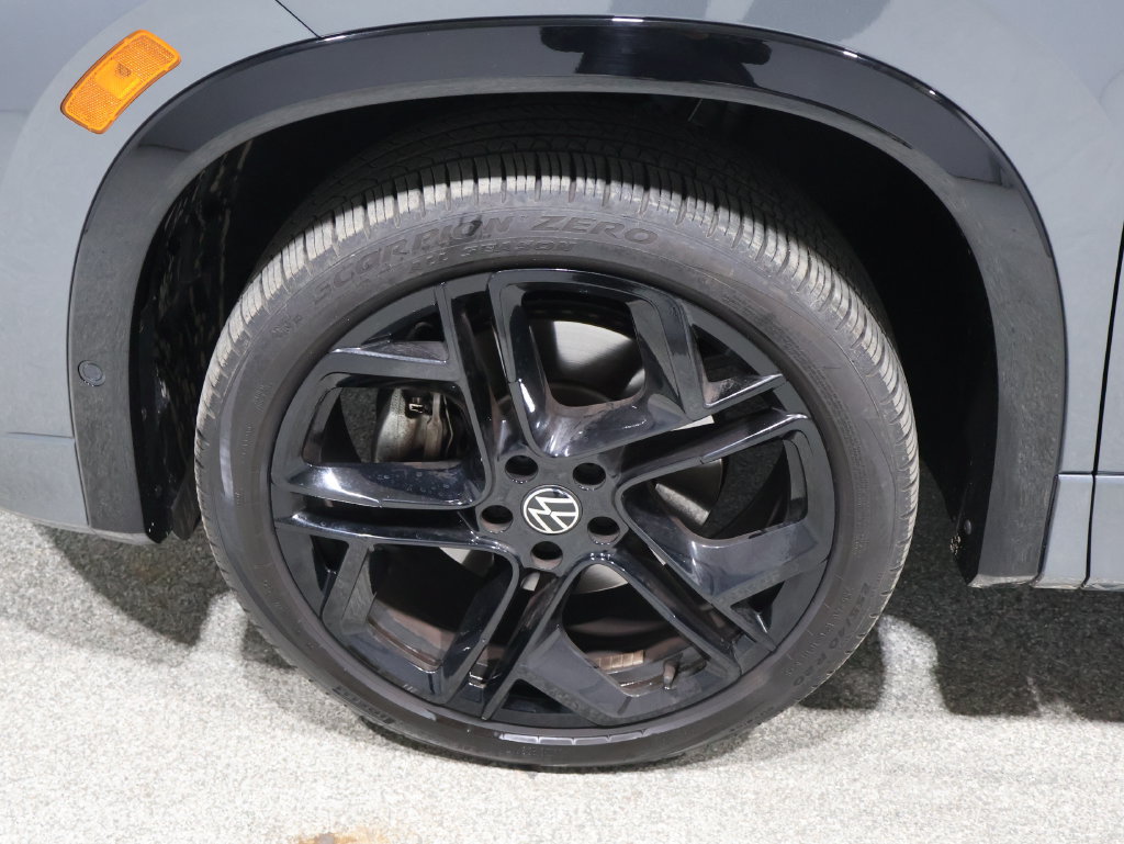 Used 2025 Volkswagen Tiguan SE R-Line AWD/4WD image 8