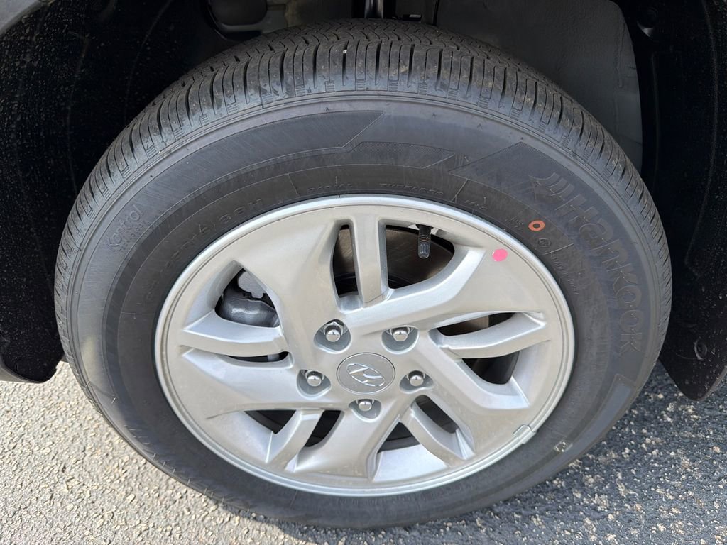 New 2026 Hyundai Venue SE image 11