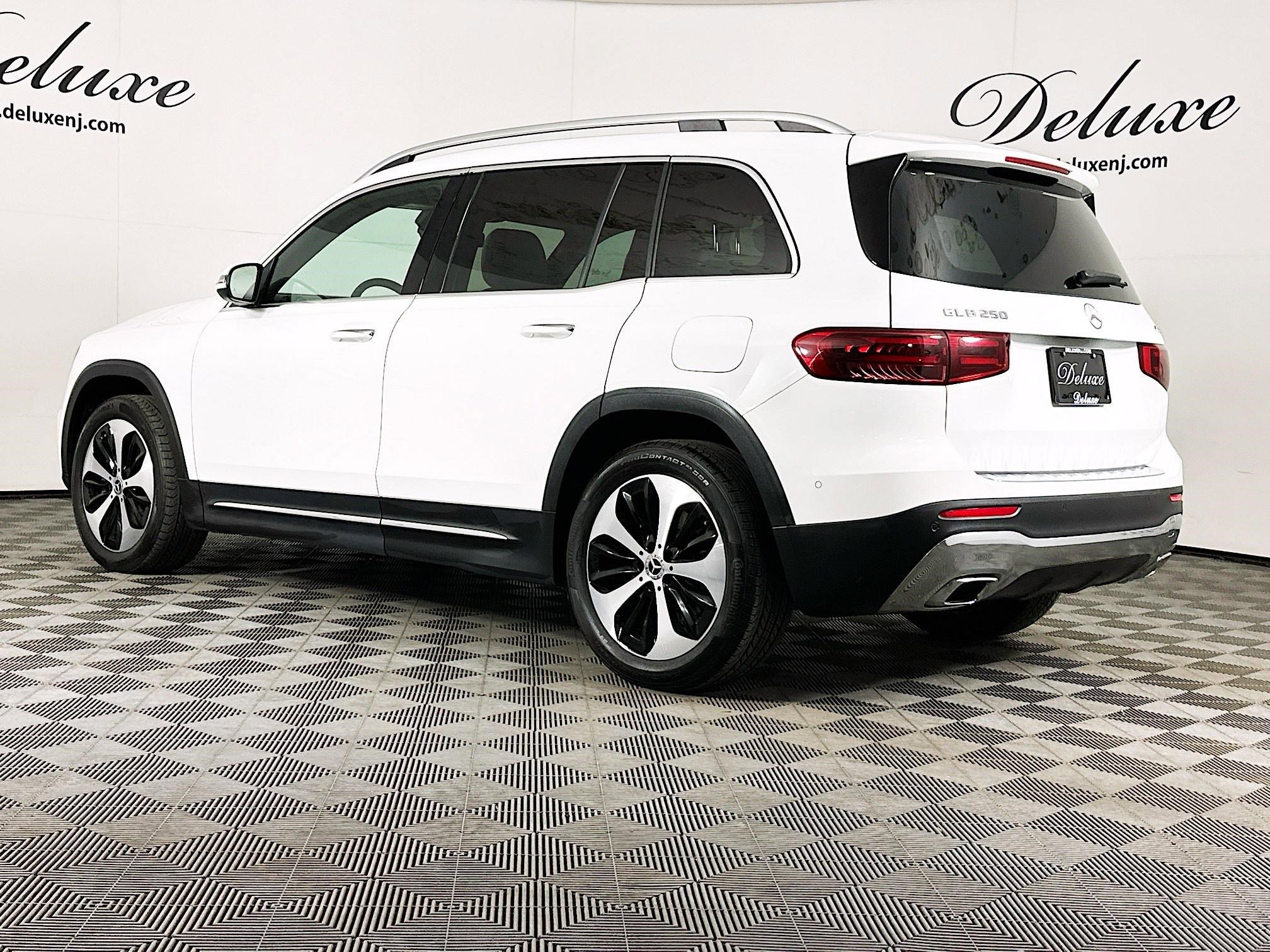 Used 2024 Mercedes-Benz GLB 250 4MATIC w/ Driver Assistance Package image 4