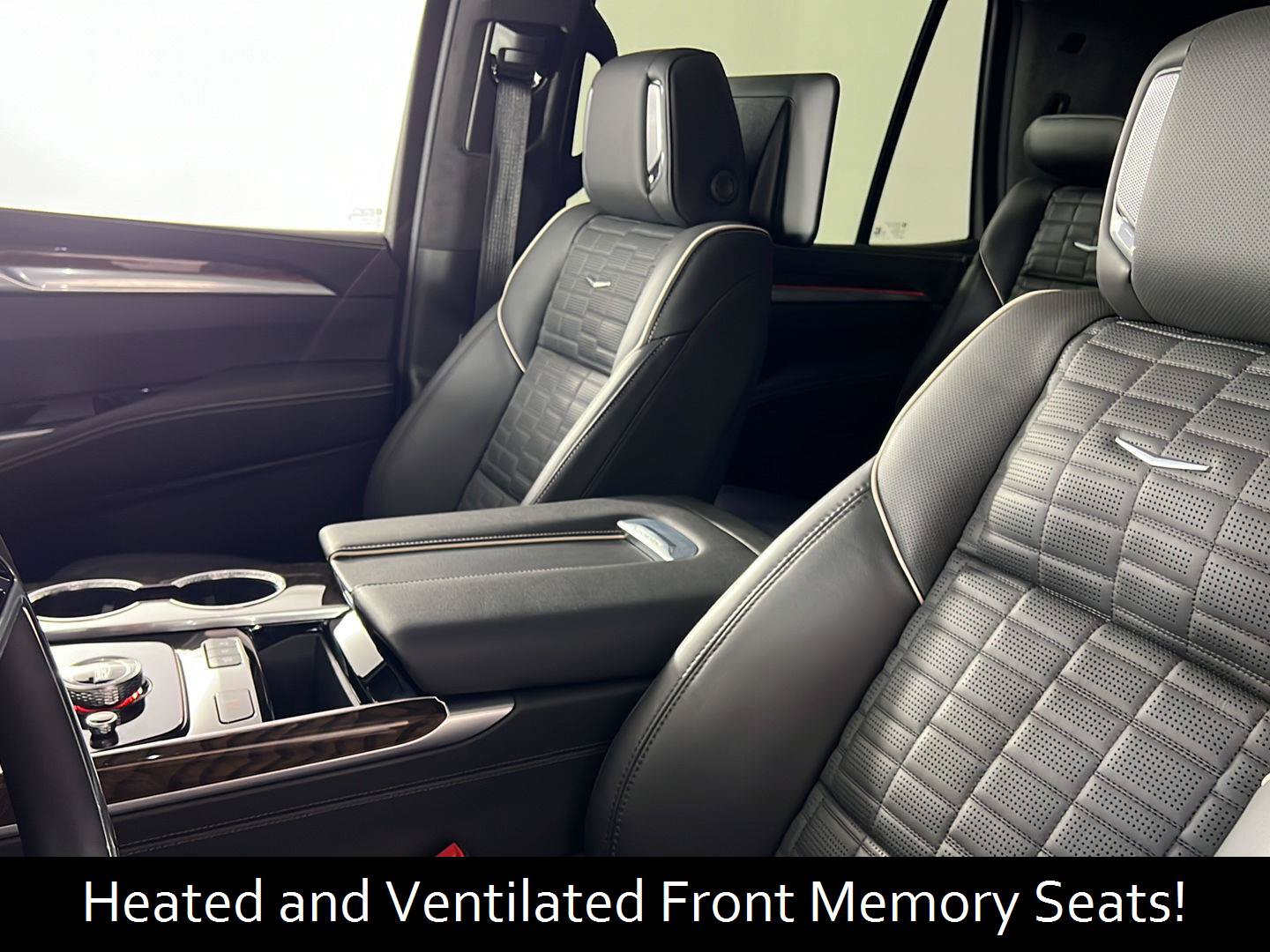 Used 2025 Cadillac Escalade Sport Platinum w/ LPO, ONYX Package AWD/4WD image 8