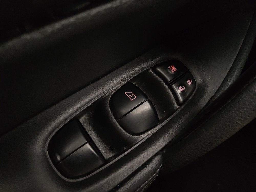 Used 2019 Nissan Rogue SV image 27