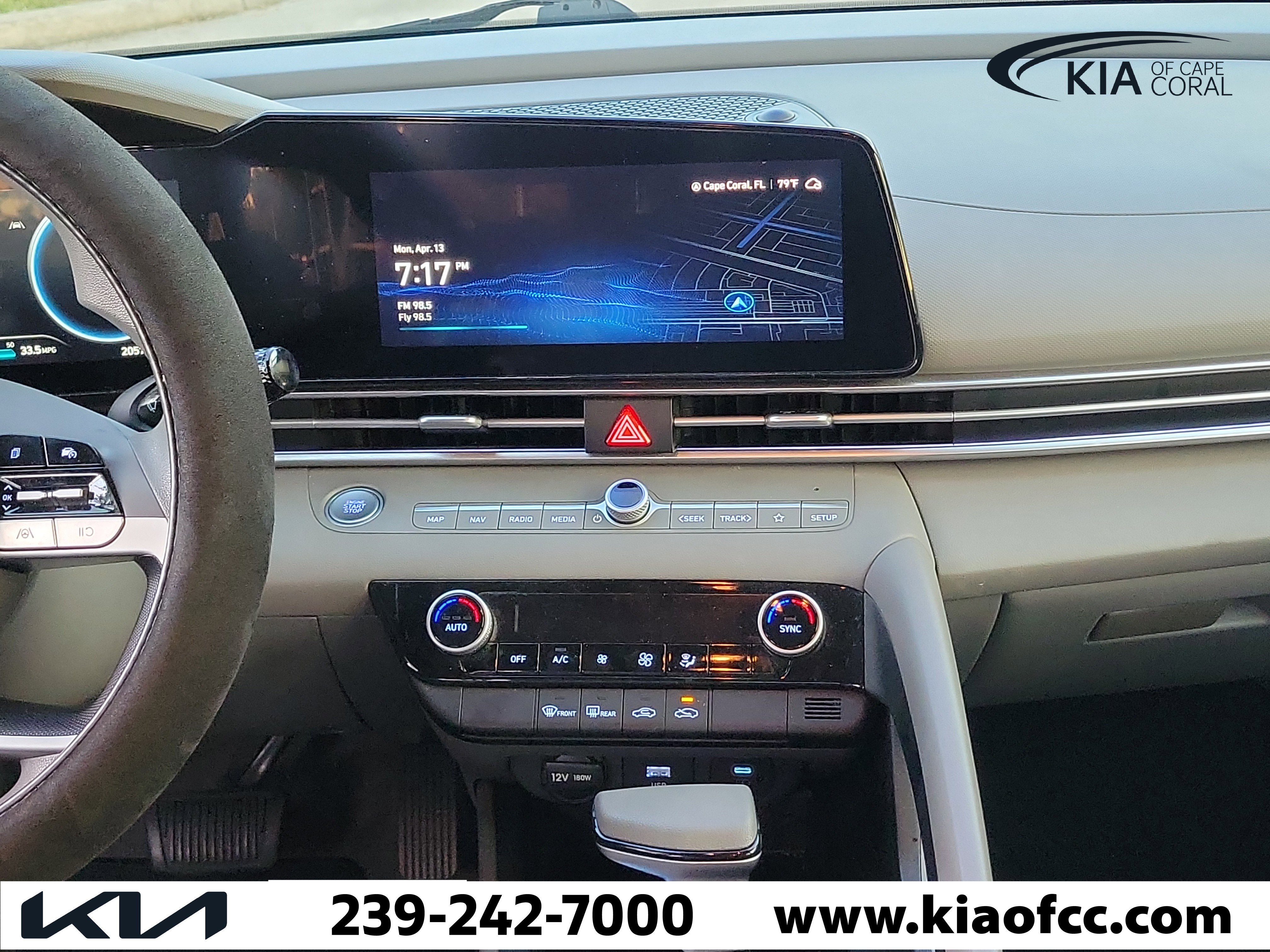 Used 2024 Hyundai Elantra SEL image 21