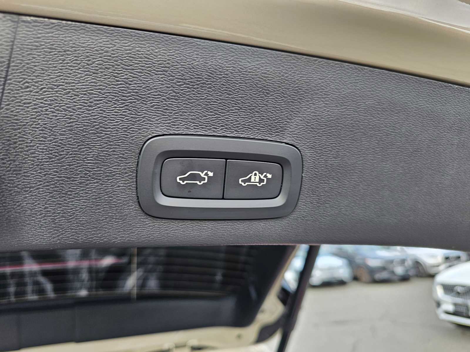 New 2025 Volvo XC40 B5 Ultra w/ Climate Package image 18