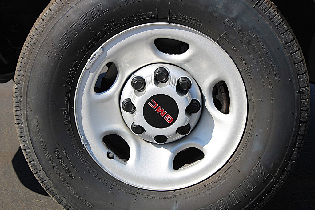 Used 2024 GMC Savana 2500 w/ Driver Convenience Package image 28