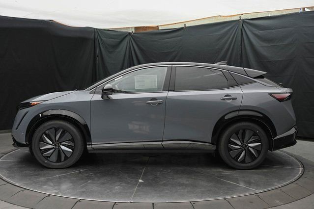 New 2025 Nissan Ariya Platinum image 9