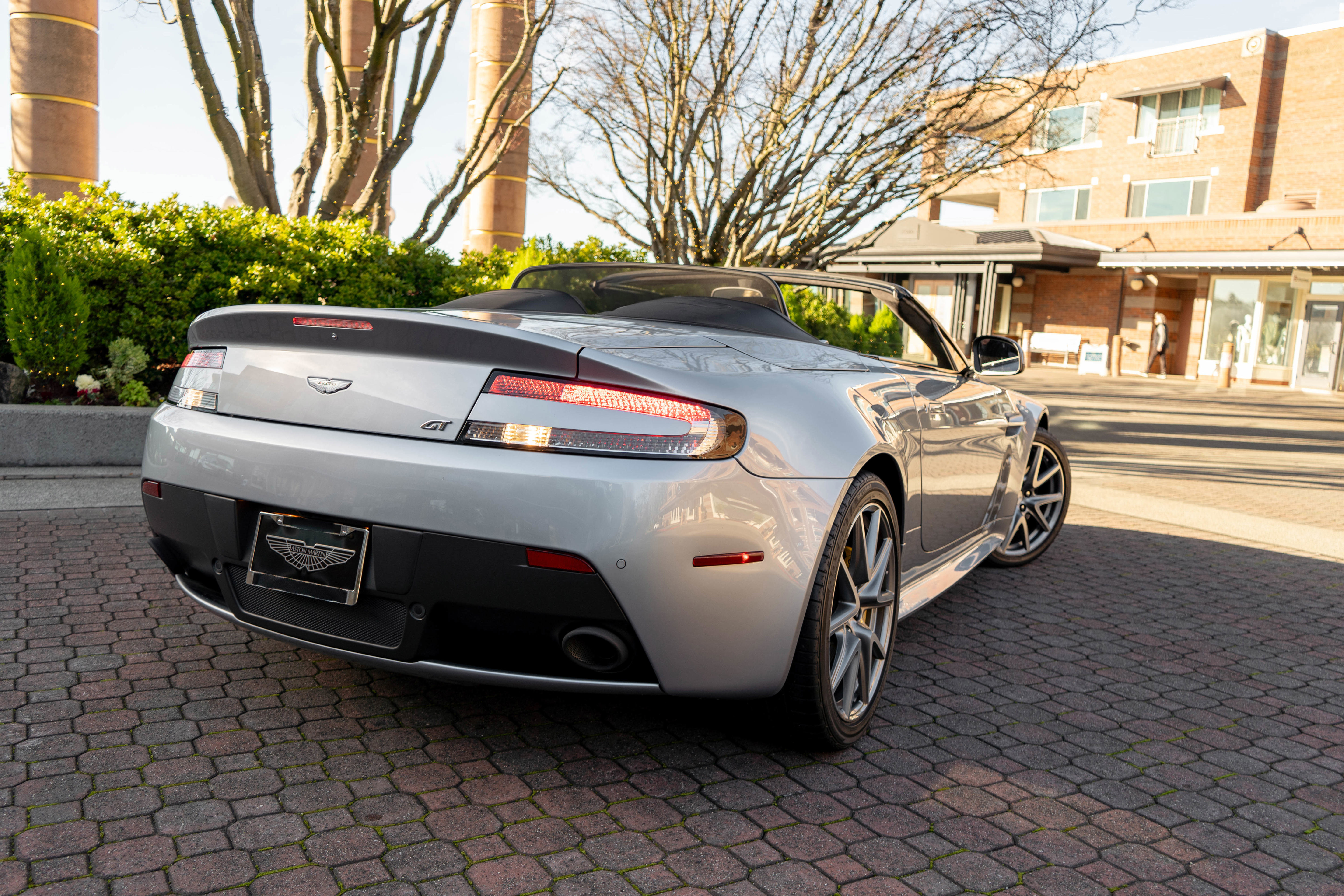 Used 2015 Aston Martin V8 Vantage GT image 16