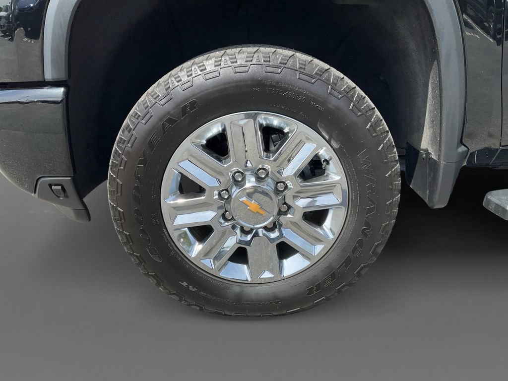 Used 2024 Chevrolet Silverado 2500 High Country w/ High Country Premium Package AWD/4WD image 13