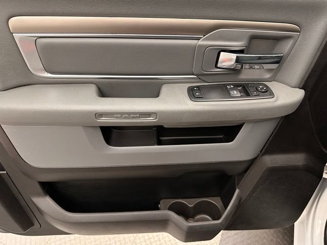Used 2019 RAM 1500 Classic SLT AWD/4WD image 11